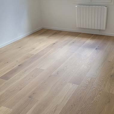 Parquet en bois et radiateur repeint à Royan